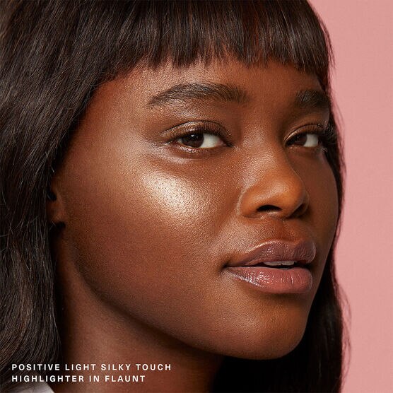 POSITIVE LIGH SILKY TOUCH HIGHLIGHTER